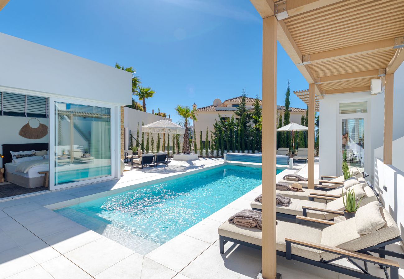 Villa en Mijas Costa - 18 PAX ÚNICA Y ENORME VILLA DE LUJO CON PISCINA CLIMATIZADA, CINE/SALA DE REUNIONES Y GIMNASIO CERCA DE LA PLAYA