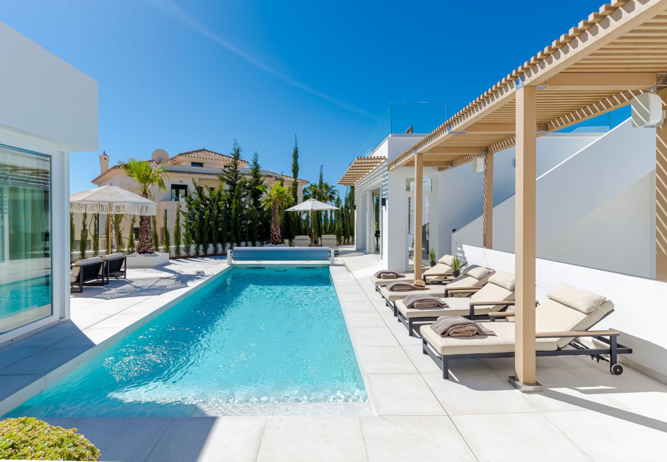Villa en Mijas Costa - 18 PAX ÚNICA Y ENORME VILLA DE LUJO CON PISCINA CLIMATIZADA, CINE/SALA DE REUNIONES Y GIMNASIO CERCA DE LA PLAYA