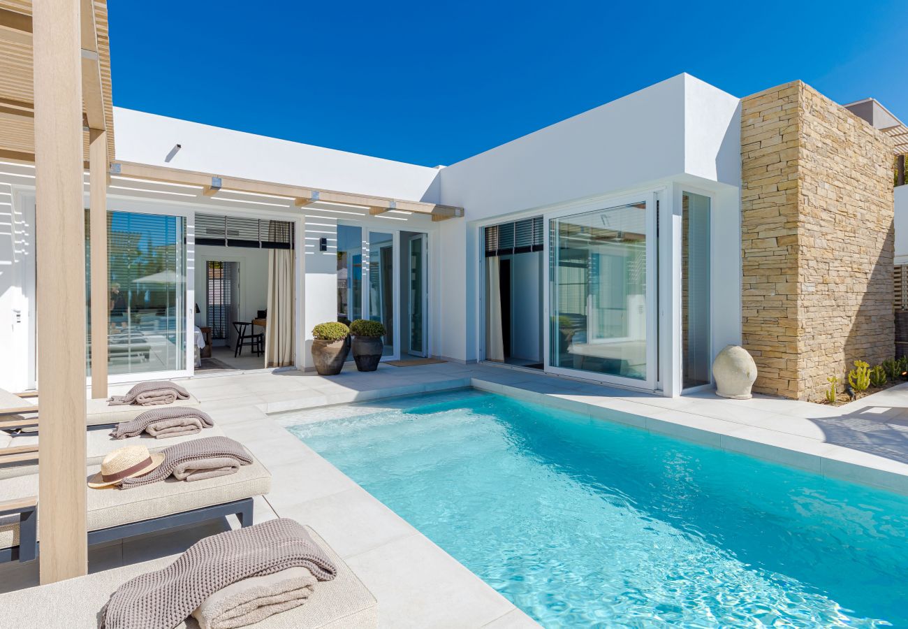 Villa en Mijas Costa - 18 PAX ÚNICA Y ENORME VILLA DE LUJO CON PISCINA CLIMATIZADA, CINE/SALA DE REUNIONES Y GIMNASIO CERCA DE LA PLAYA
