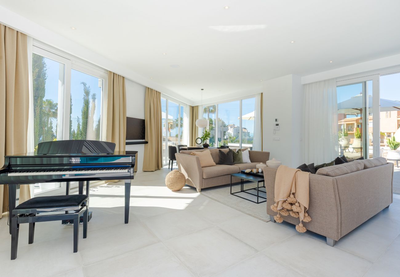 Villa en Mijas Costa - 18 PAX ÚNICA Y ENORME VILLA DE LUJO CON PISCINA CLIMATIZADA, CINE/SALA DE REUNIONES Y GIMNASIO CERCA DE LA PLAYA