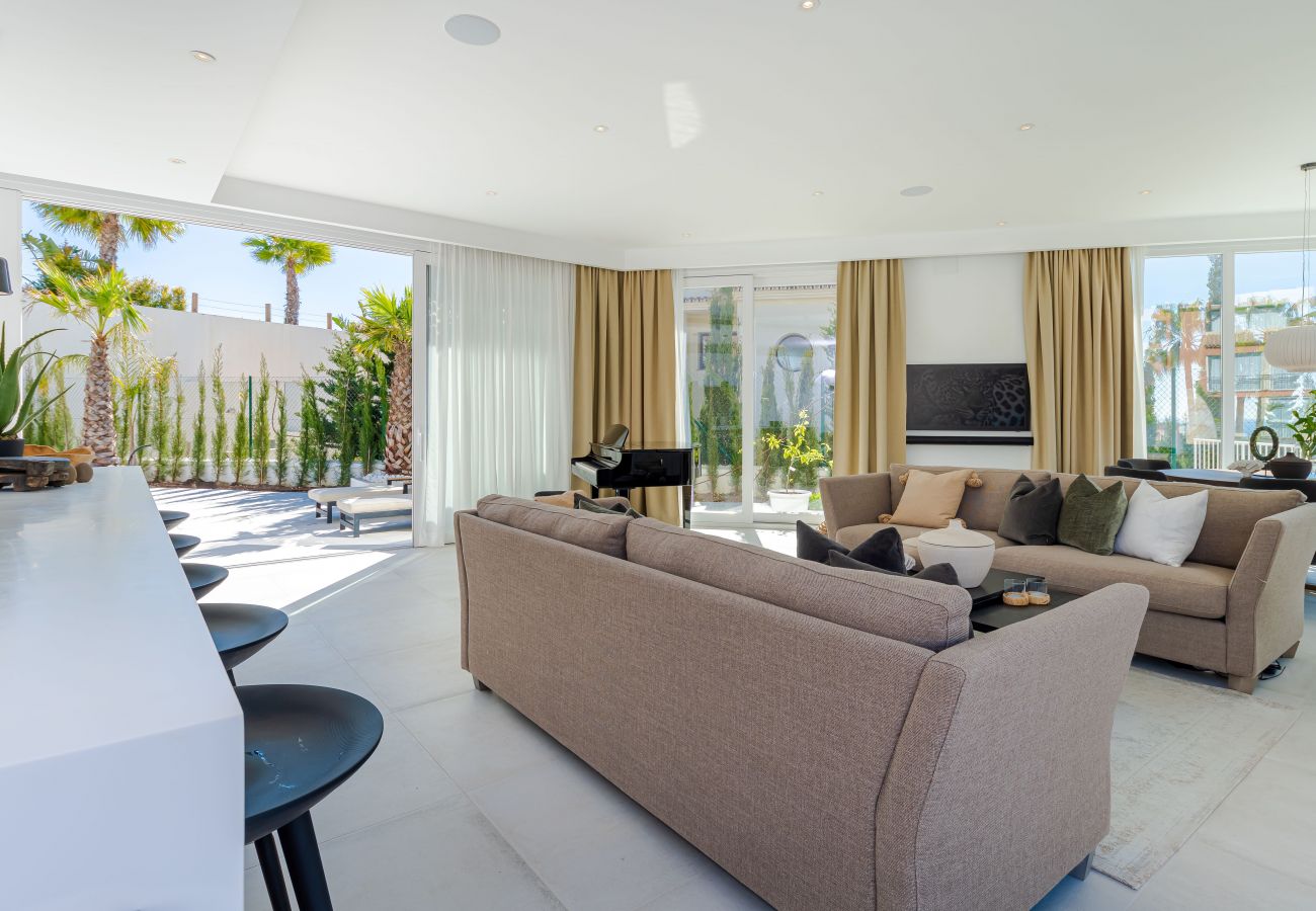 Villa en Mijas Costa - 18 PAX ÚNICA Y ENORME VILLA DE LUJO CON PISCINA CLIMATIZADA, CINE/SALA DE REUNIONES Y GIMNASIO CERCA DE LA PLAYA