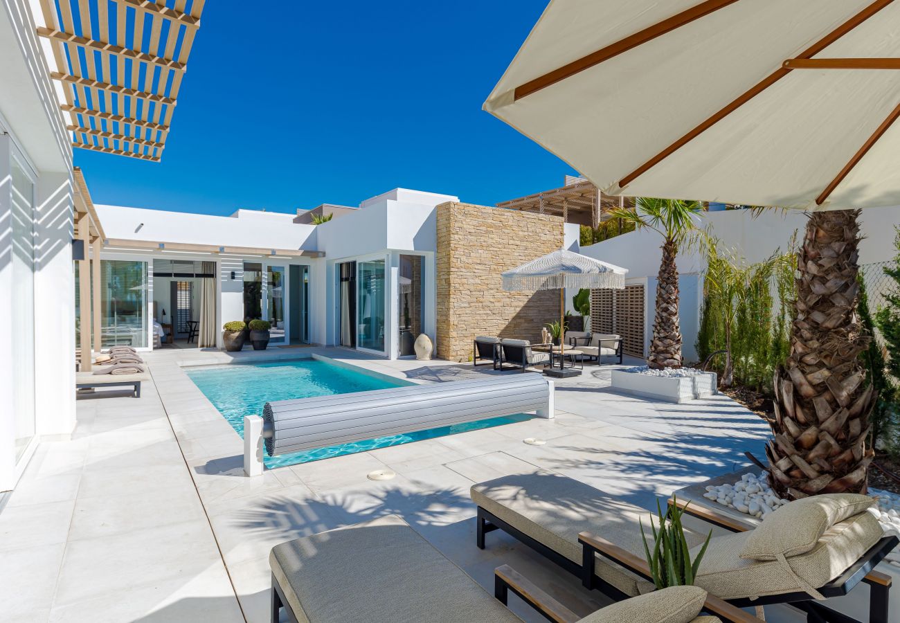 Villa en Mijas Costa - 18 PAX ÚNICA Y ENORME VILLA DE LUJO CON PISCINA CLIMATIZADA, CINE/SALA DE REUNIONES Y GIMNASIO CERCA DE LA PLAYA