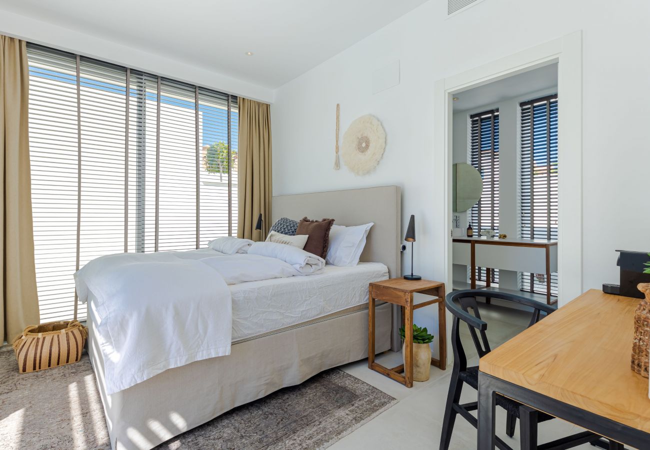 Villa en Mijas Costa - 18 PAX ÚNICA Y ENORME VILLA DE LUJO CON PISCINA CLIMATIZADA, CINE/SALA DE REUNIONES Y GIMNASIO CERCA DE LA PLAYA