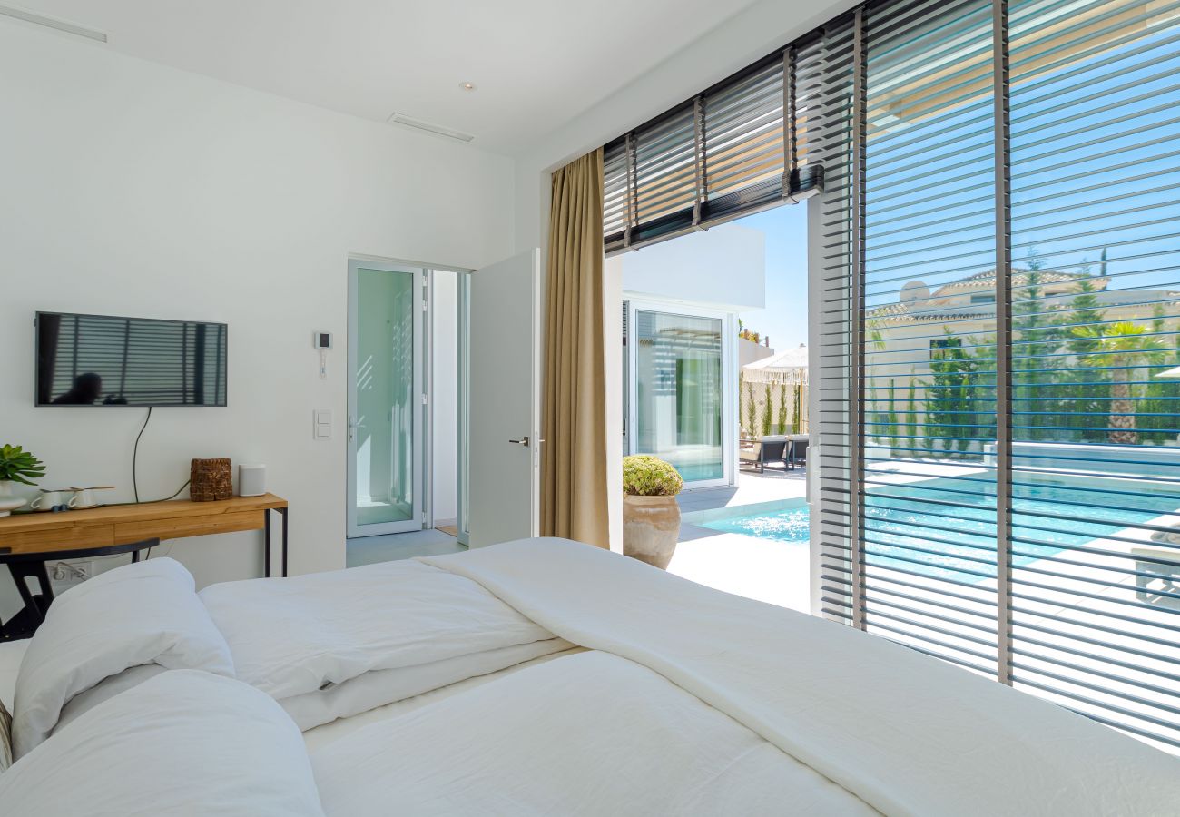 Villa en Mijas Costa - 18 PAX ÚNICA Y ENORME VILLA DE LUJO CON PISCINA CLIMATIZADA, CINE/SALA DE REUNIONES Y GIMNASIO CERCA DE LA PLAYA