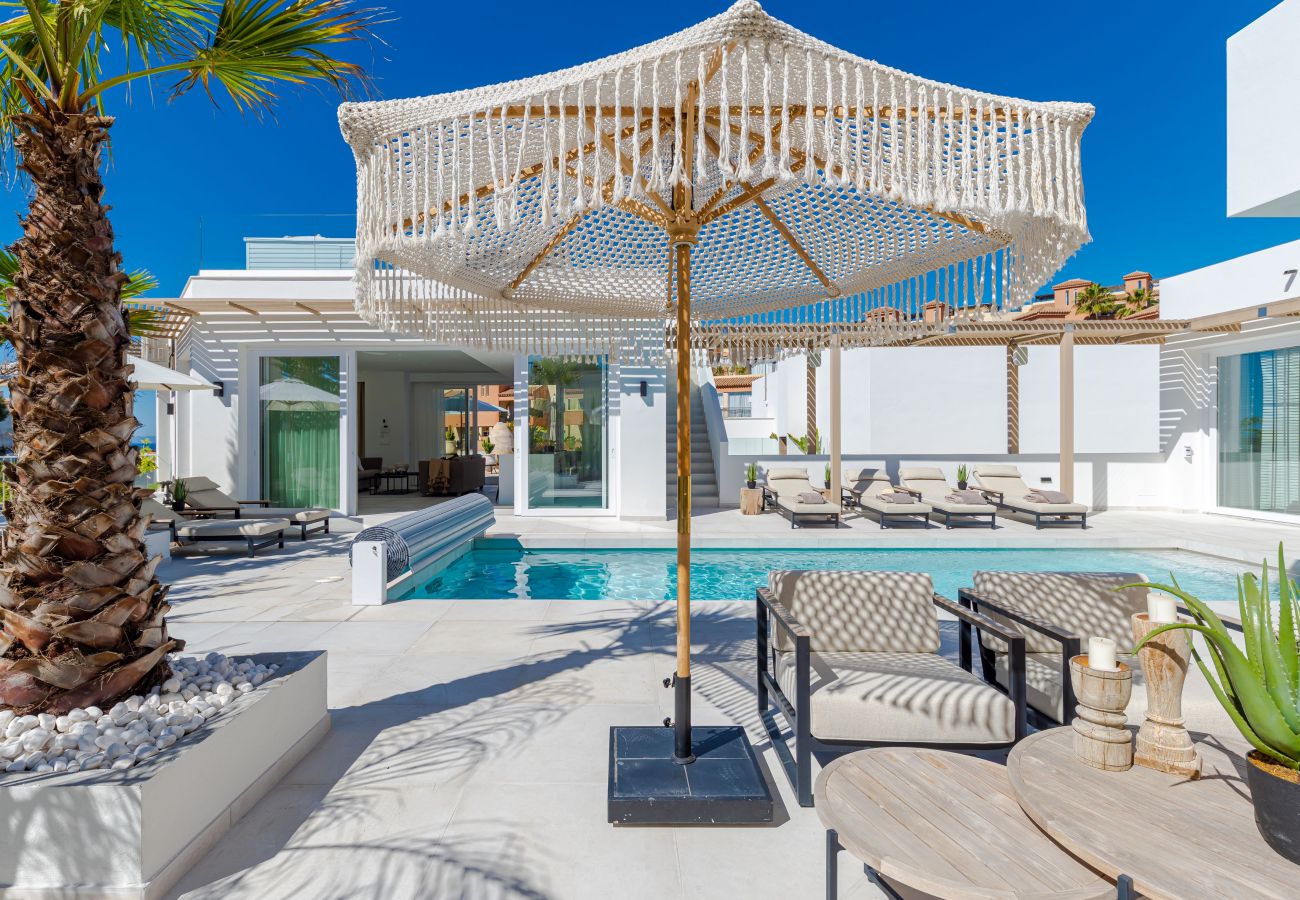 Villa en Mijas Costa - 18 PAX ÚNICA Y ENORME VILLA DE LUJO CON PISCINA CLIMATIZADA, CINE/SALA DE REUNIONES Y GIMNASIO CERCA DE LA PLAYA