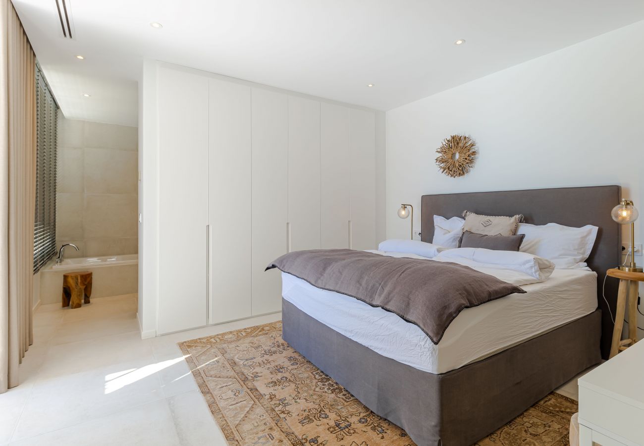 Villa en Mijas Costa - 18 PAX ÚNICA Y ENORME VILLA DE LUJO CON PISCINA CLIMATIZADA, CINE/SALA DE REUNIONES Y GIMNASIO CERCA DE LA PLAYA