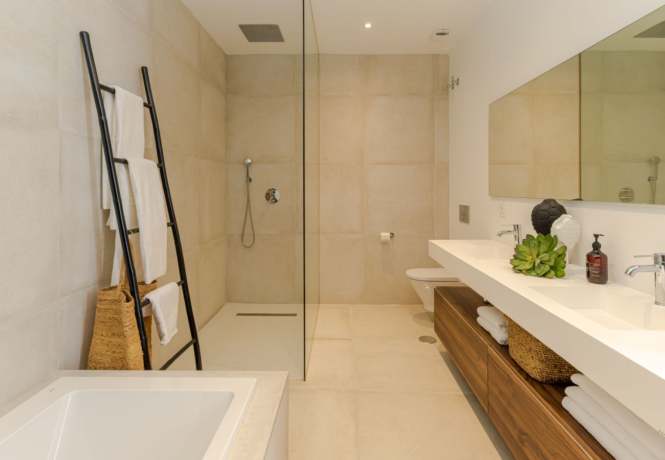 Villa en Mijas Costa - 18 PAX ÚNICA Y ENORME VILLA DE LUJO CON PISCINA CLIMATIZADA, CINE/SALA DE REUNIONES Y GIMNASIO CERCA DE LA PLAYA