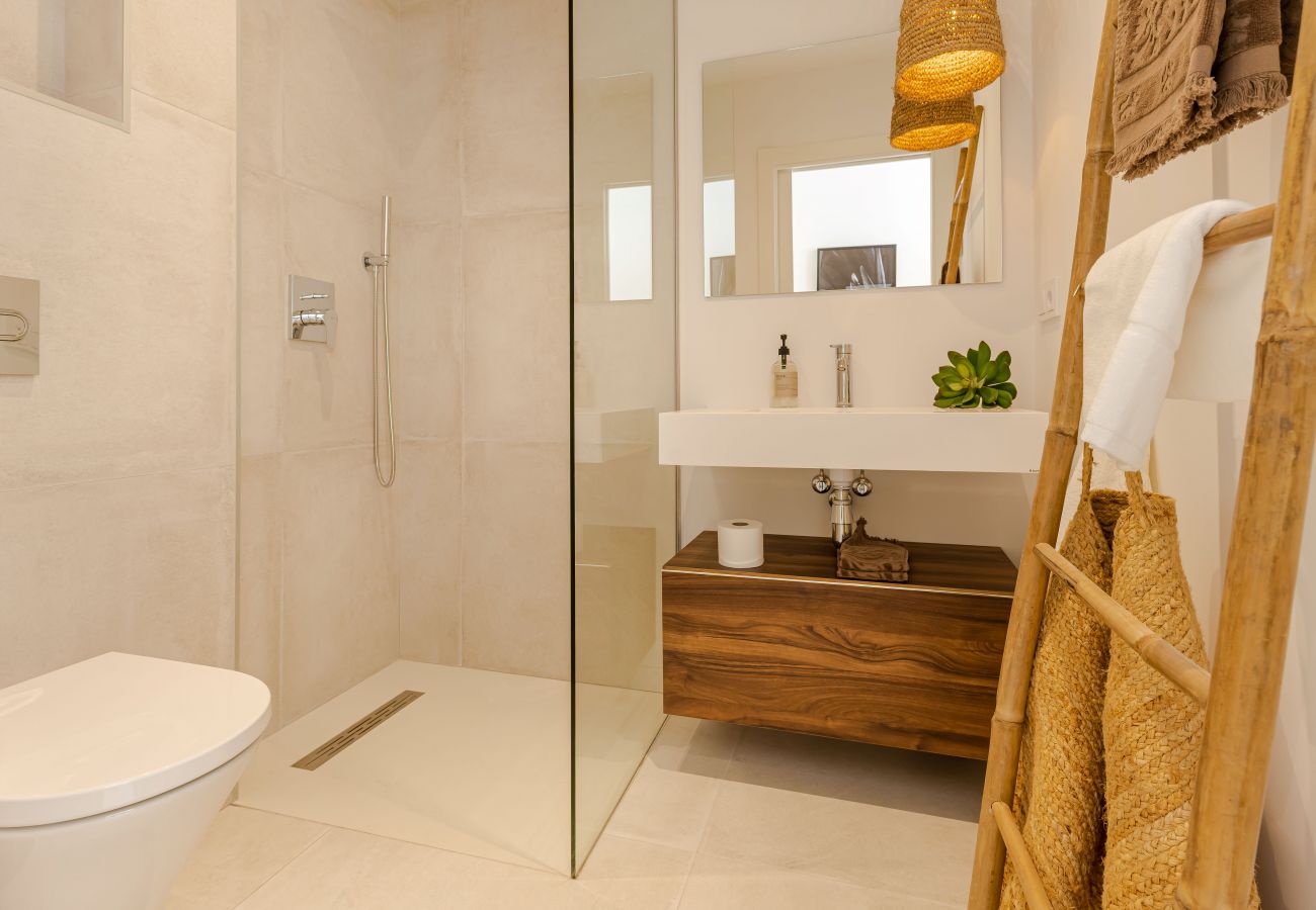 Villa en Mijas Costa - 18 PAX ÚNICA Y ENORME VILLA DE LUJO CON PISCINA CLIMATIZADA, CINE/SALA DE REUNIONES Y GIMNASIO CERCA DE LA PLAYA