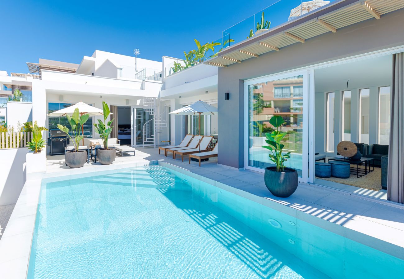 Villa en Mijas Costa - 18 PAX ÚNICA Y ENORME VILLA DE LUJO CON PISCINA CLIMATIZADA, CINE/SALA DE REUNIONES Y GIMNASIO CERCA DE LA PLAYA