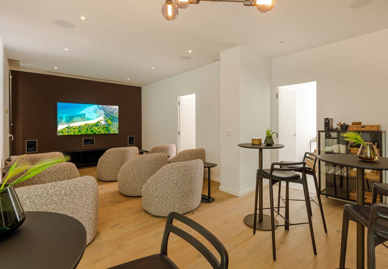 Villa en Mijas Costa - 18 PAX ÚNICA Y ENORME VILLA DE LUJO CON PISCINA CLIMATIZADA, CINE/SALA DE REUNIONES Y GIMNASIO CERCA DE LA PLAYA