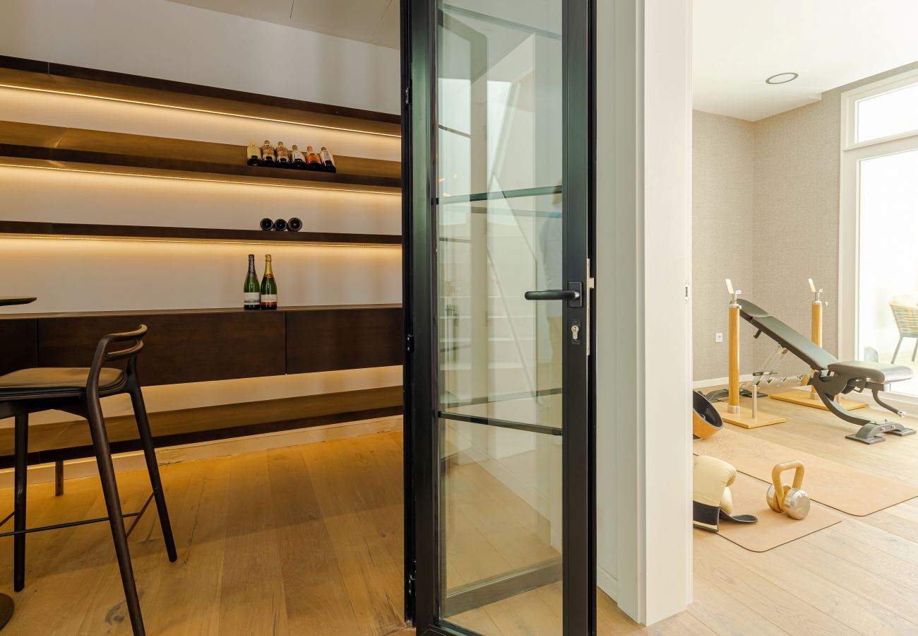 Villa en Mijas Costa - 18 PAX ÚNICA Y ENORME VILLA DE LUJO CON PISCINA CLIMATIZADA, CINE/SALA DE REUNIONES Y GIMNASIO CERCA DE LA PLAYA
