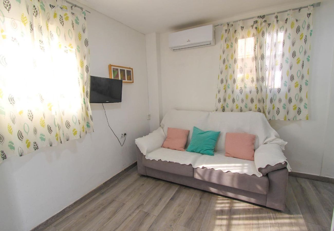 Estudio en Nerja - Estudio Jimena Calahonda en el centro de  Nerja 