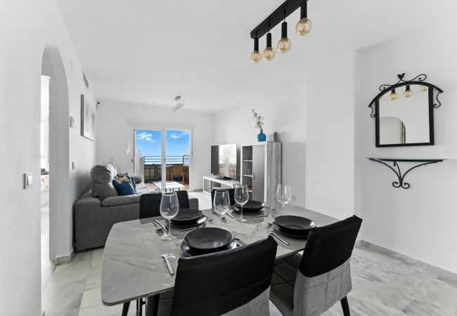 Apartamento en San Luis de Sabanillas - 3003 Ático dúplex con vistas al mar en primera línea de playa Apartamento en San Luis de Sabanillas - 3003 Ático dúplex con vistas al mar en primera línea de playa