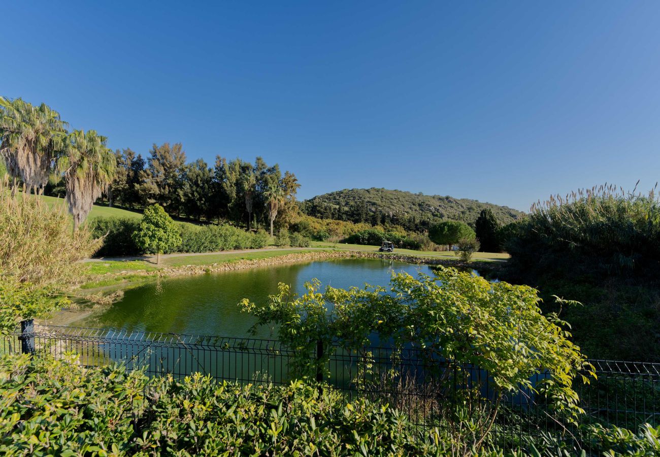 Apartamento en Casares - 3019 Increíble Ático con Vistas Panorámicas al Golf y al Mar
