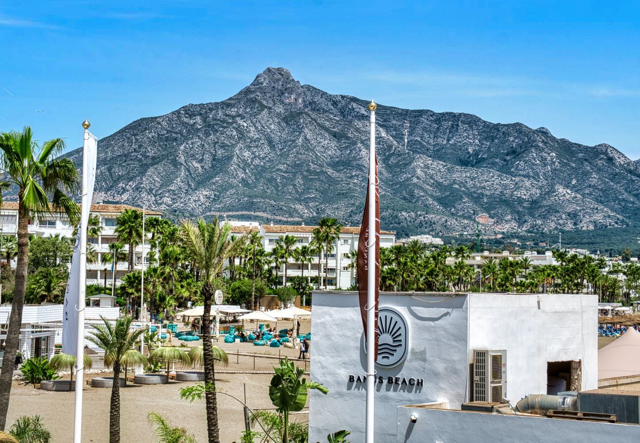 Apartamento en Marbella - 3095 Elegante Apartamento Junto al Mar en Puerto Banús