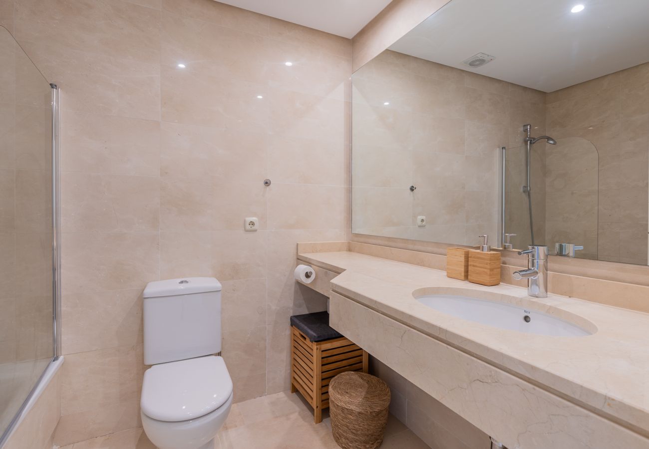 Apartamento en Casares - Modern 2-Bed Apartment | Alcazaba Lagoon (313)
