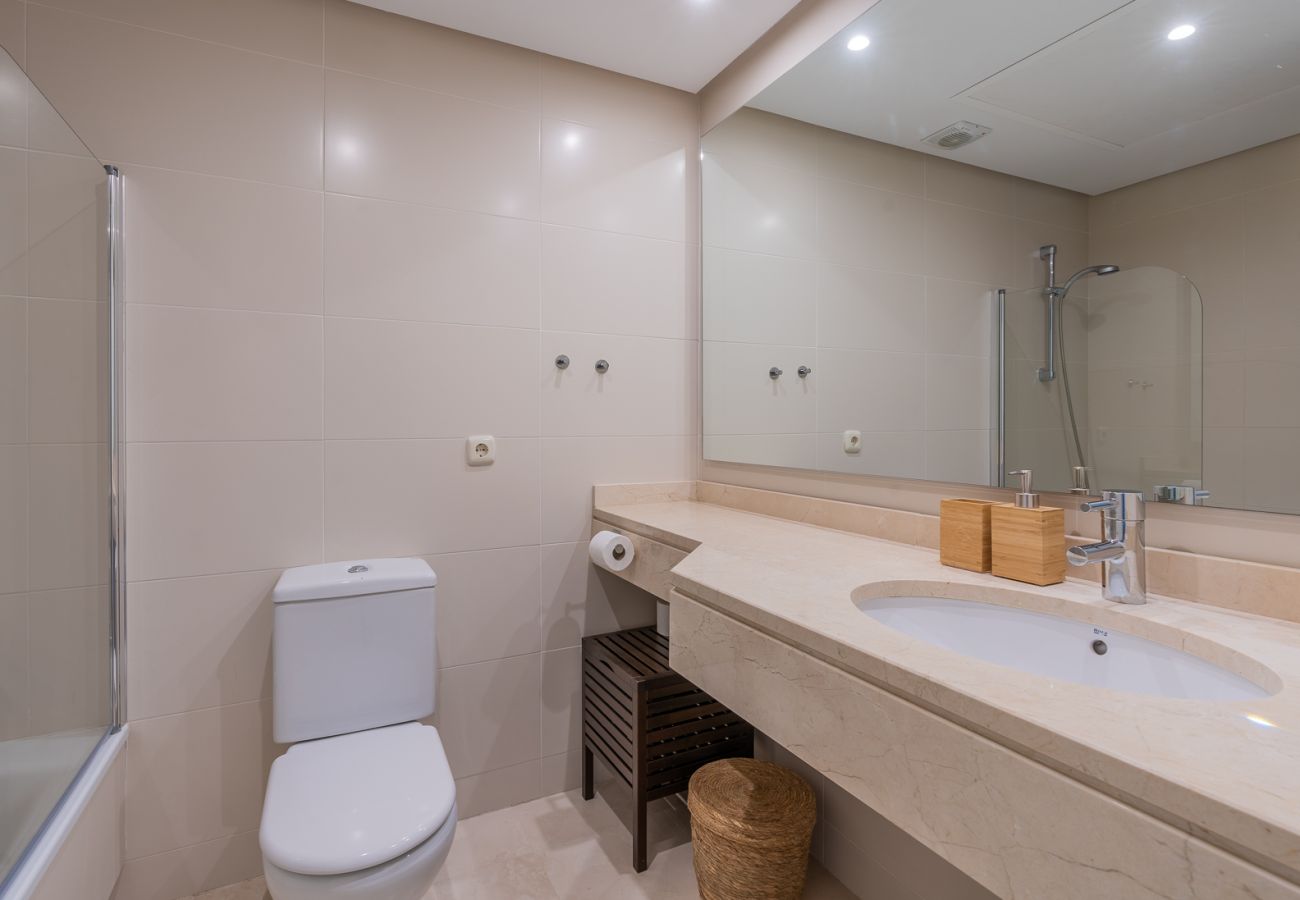 Apartamento en Casares - Modern 2-Bed Apartment | Alcazaba Lagoon (313)