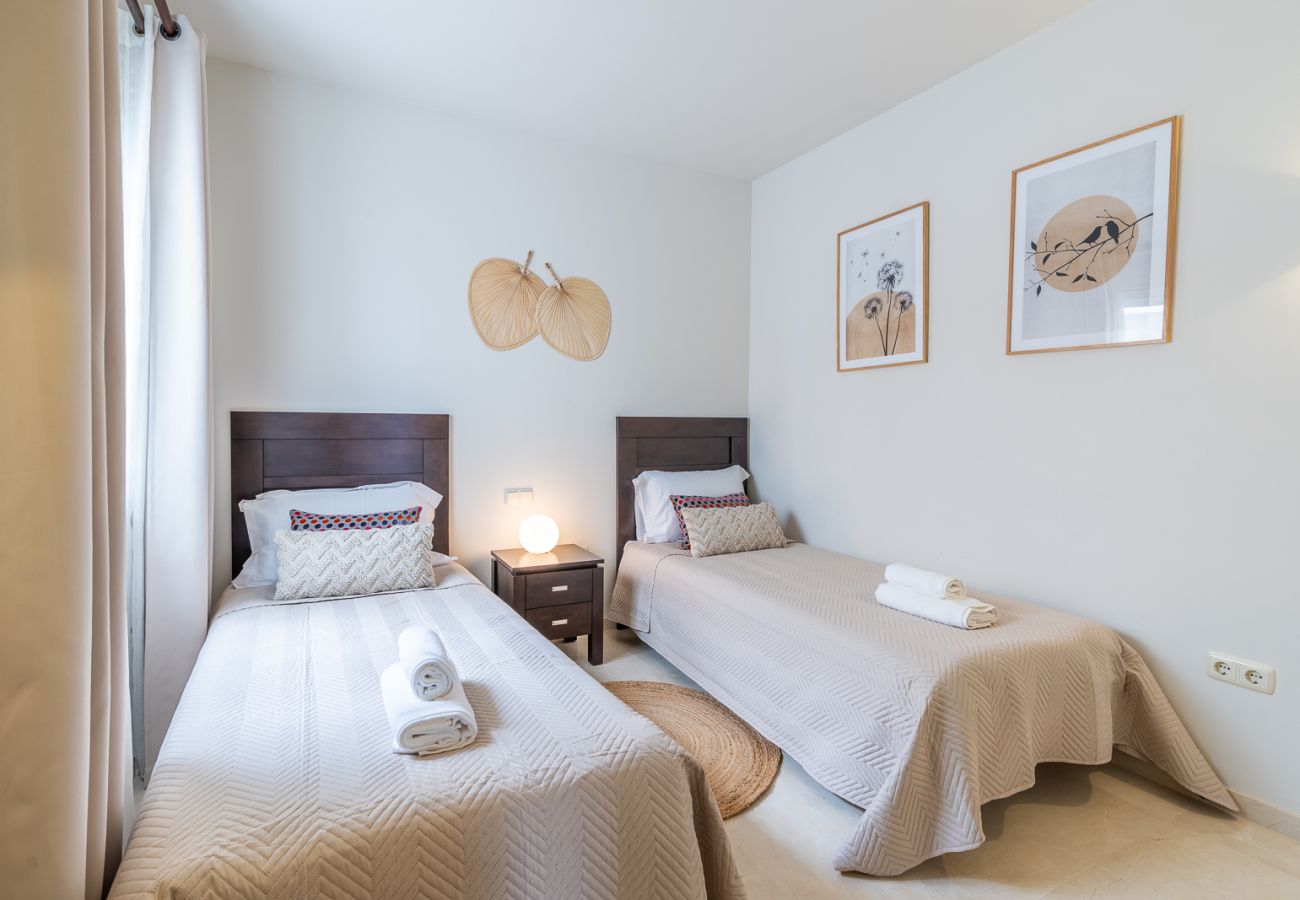 Apartamento en Casares - Modern 2-Bed Apartment | Alcazaba Lagoon (313)