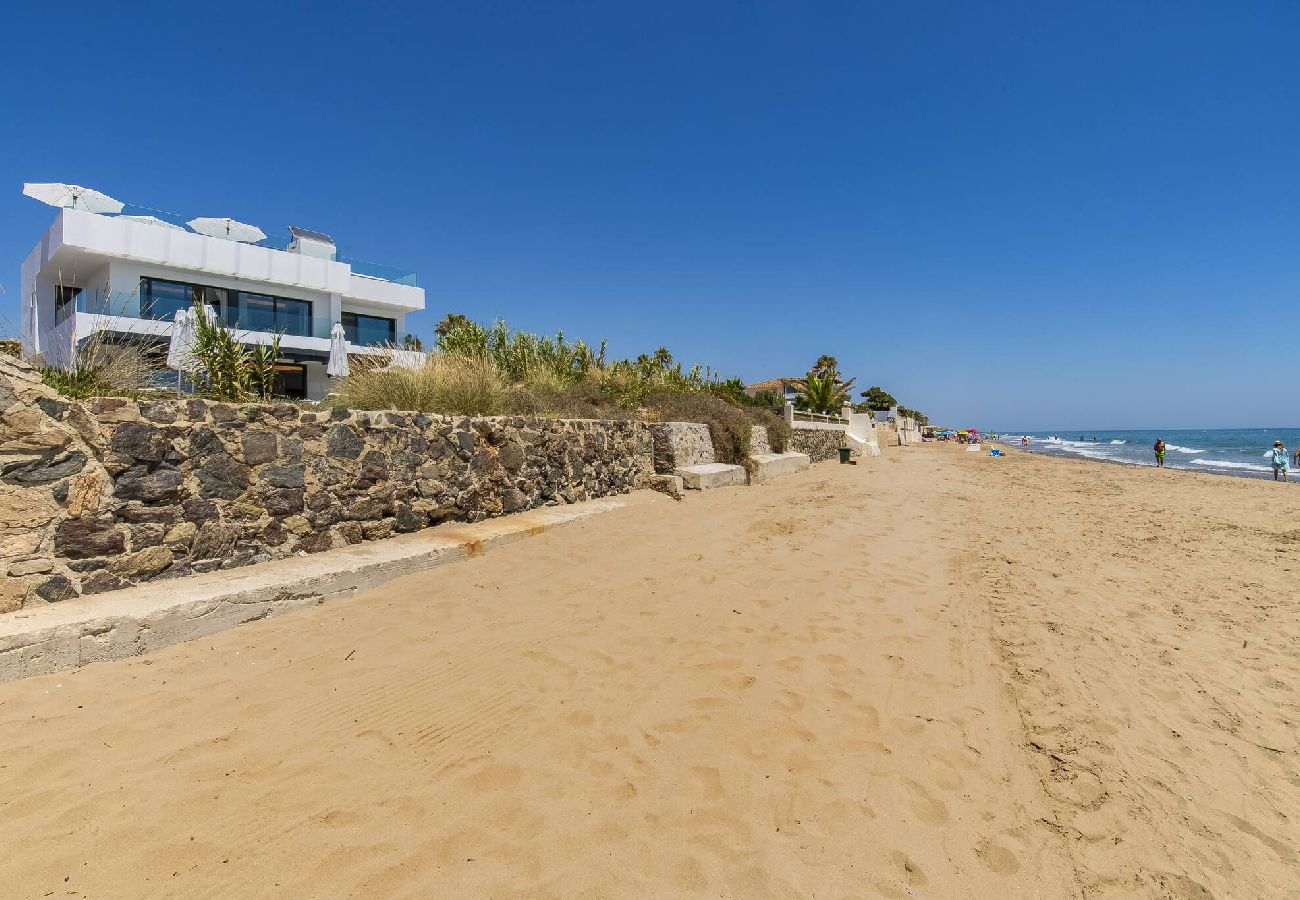 Villa en Marbella - Frontline Beach Costabella (r2576927) 