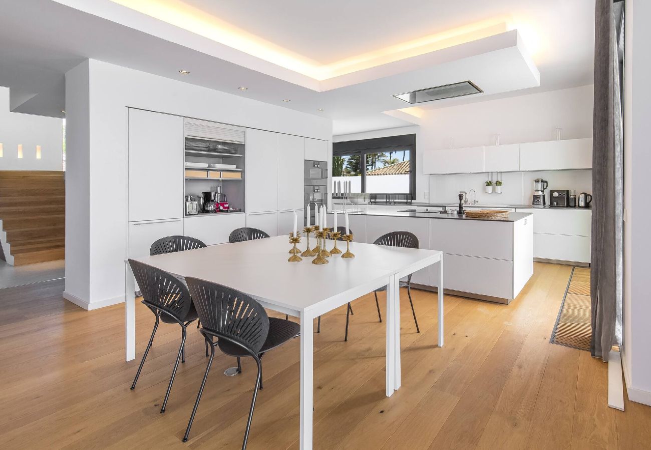 Villa en Marbella - Frontline Beach Costabella (r2576927) 