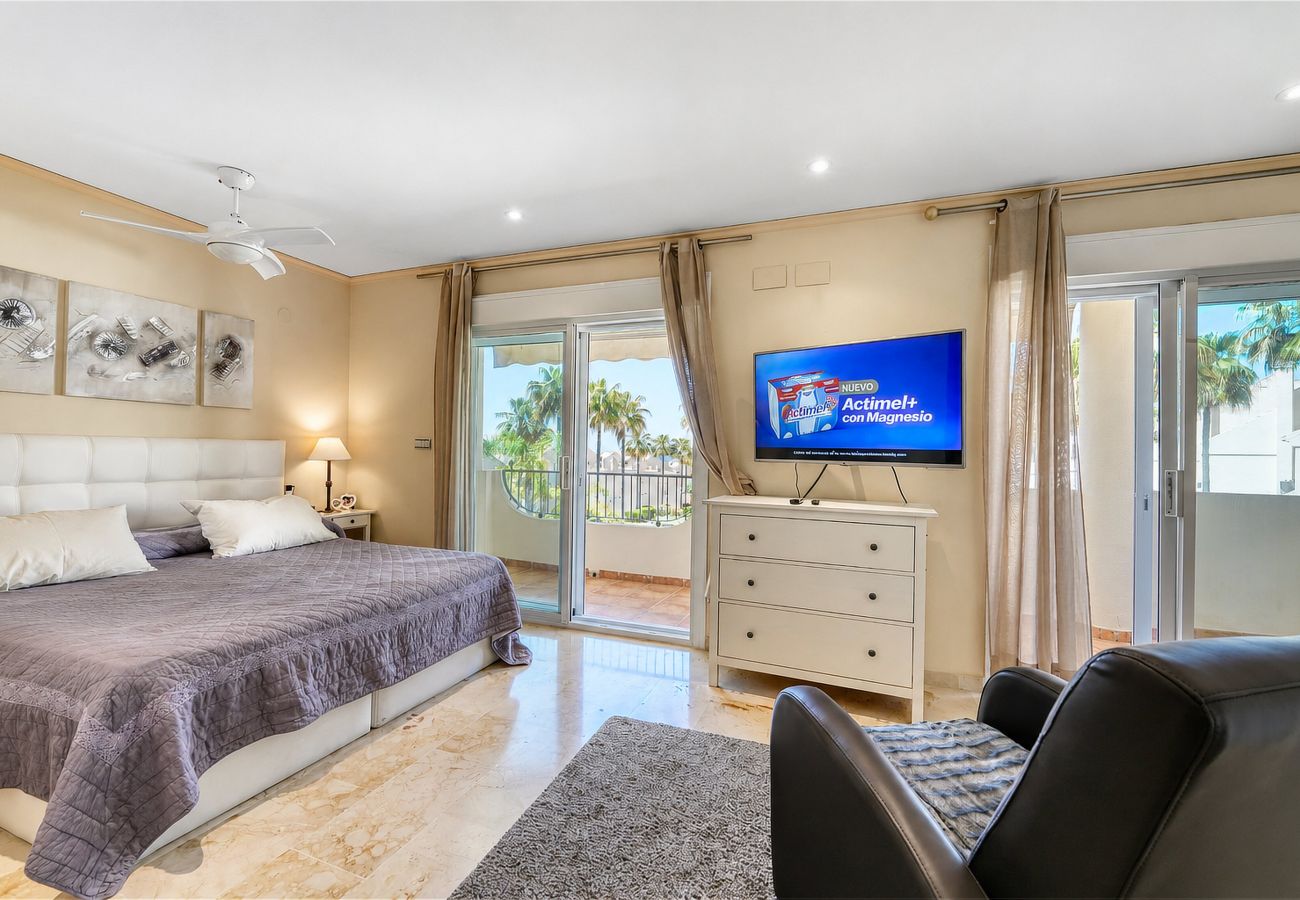 Casa adosada en Marbella - 3150 Seaside Home with Stunning Sea Views