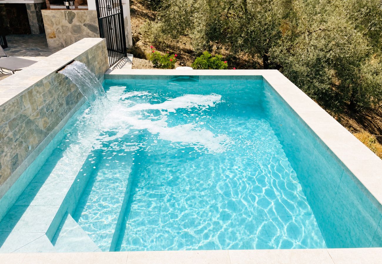 Casa rural en Sayalonga - Cortijo Majuelo – Sayalonga | Piscina privada, vistas a la montaña