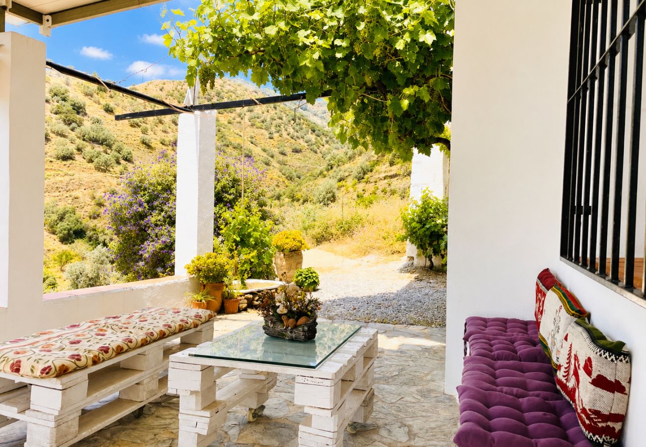 Casa rural en Sayalonga - Cortijo Majuelo – Sayalonga | Piscina privada, vistas a la montaña