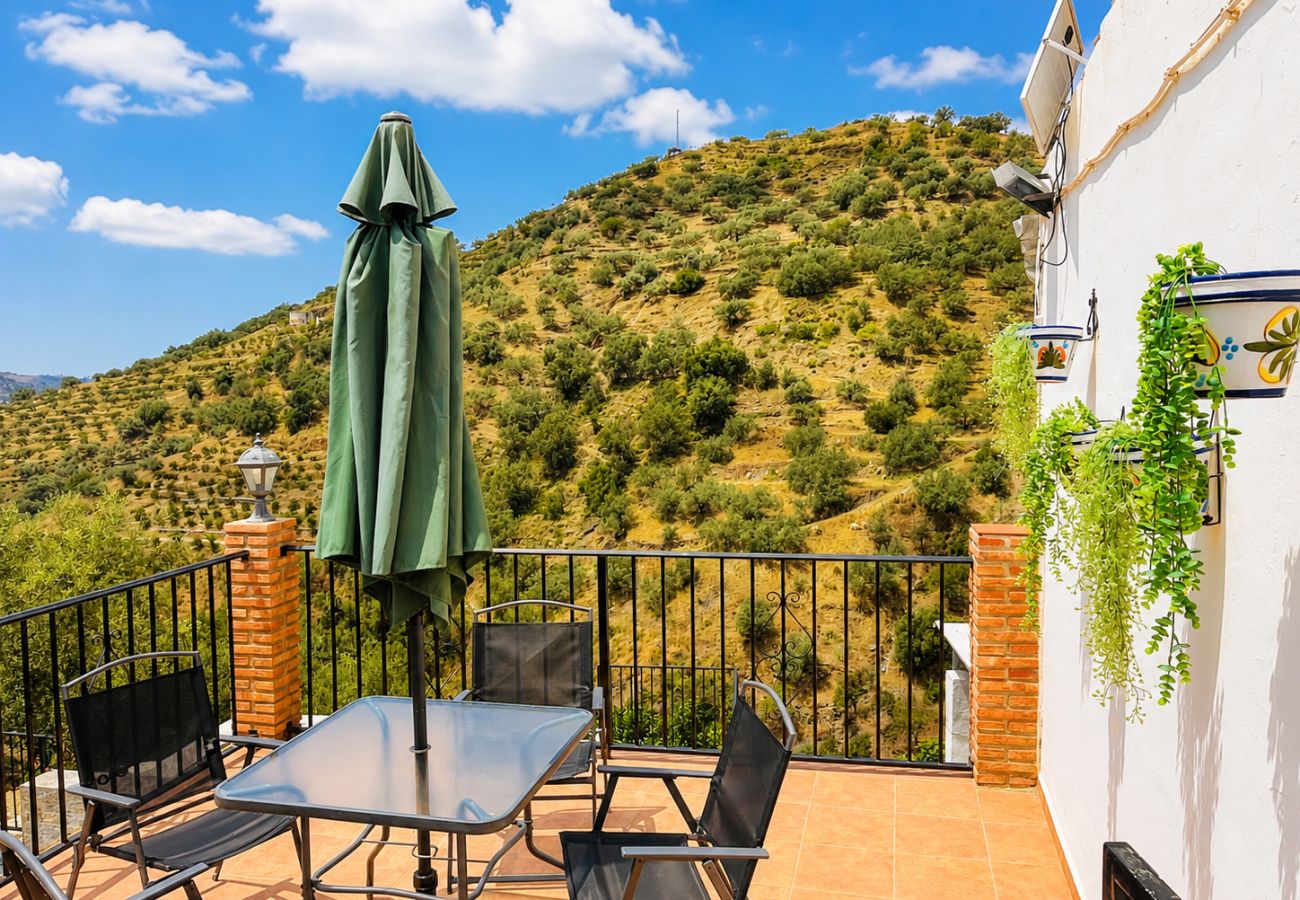 Casa rural en Sayalonga - Cortijo Majuelo – Sayalonga | Piscina privada, vistas a la montaña