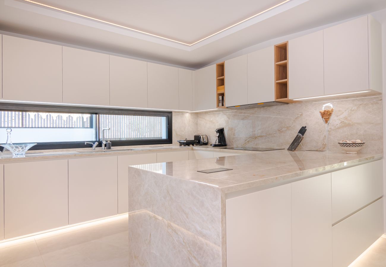 Villa in Marbella - Luxury villa | Heated pool* & private jacuzzi