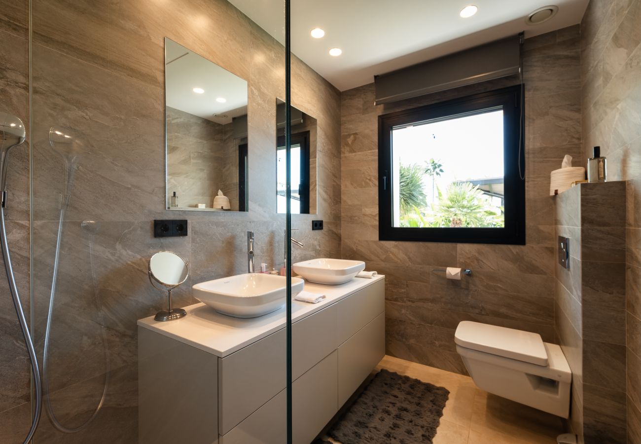 Villa in Marbella - Luxury villa | private heated pool* &  jacuzzi