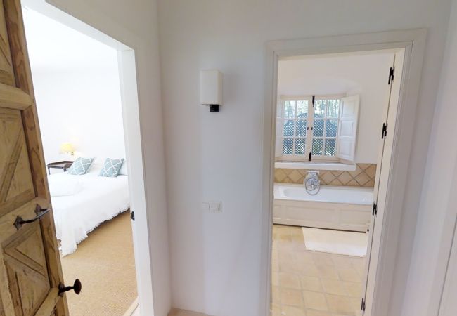 Villa in Marbella - 20000 - GREAT VILLA  IN COLONIAL STYLE Villa in Marbella - 20000 - GREAT VILLA  IN COLONIAL STYLE