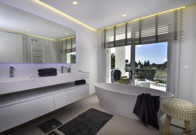 Villa in Marbella - 14177 - Exquisite villa near beach! Heated pool* Villa in Marbella - 14177 - Exquisite villa near beach! Heated pool*