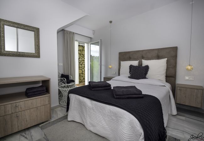 Villa in Marbella - 14177 - Exquisite villa near beach! Heated pool* Villa in Marbella - 14177 - Exquisite villa near beach! Heated pool*