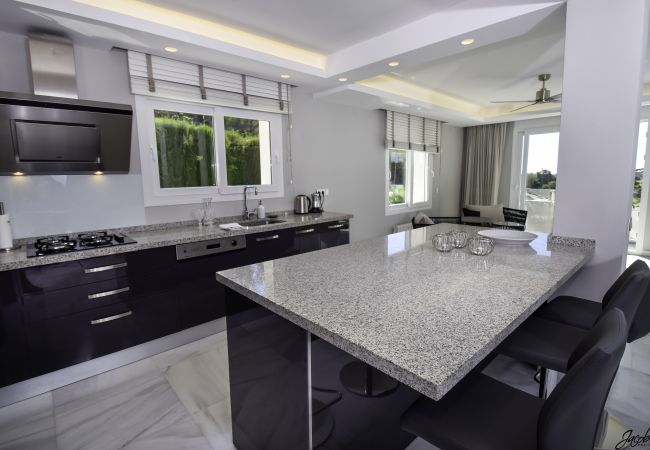 Villa in Marbella - 14177 - Exquisite villa near beach! Heated pool* Villa in Marbella - 14177 - Exquisite villa near beach! Heated pool*