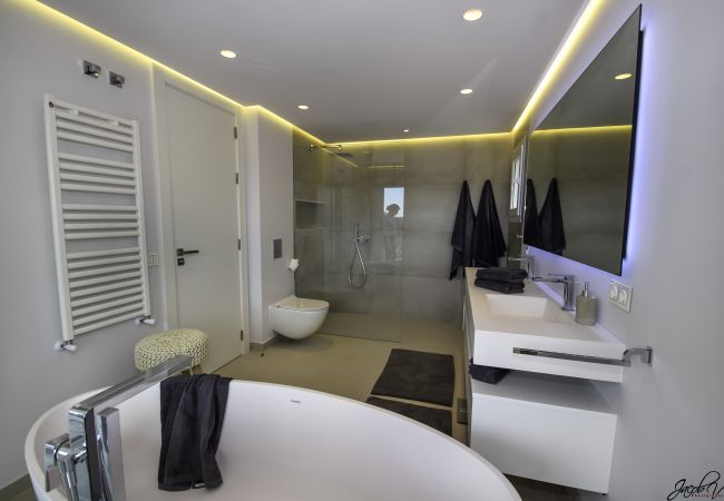 Villa in Marbella - 14177 - Exquisite villa near beach! Heated pool* Villa in Marbella - 14177 - Exquisite villa near beach! Heated pool*