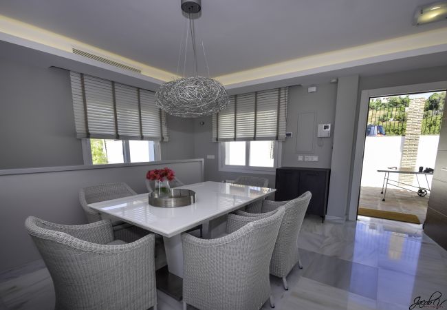 Villa in Marbella - 14177 - Exquisite villa near beach! Heated pool* Villa in Marbella - 14177 - Exquisite villa near beach! Heated pool*