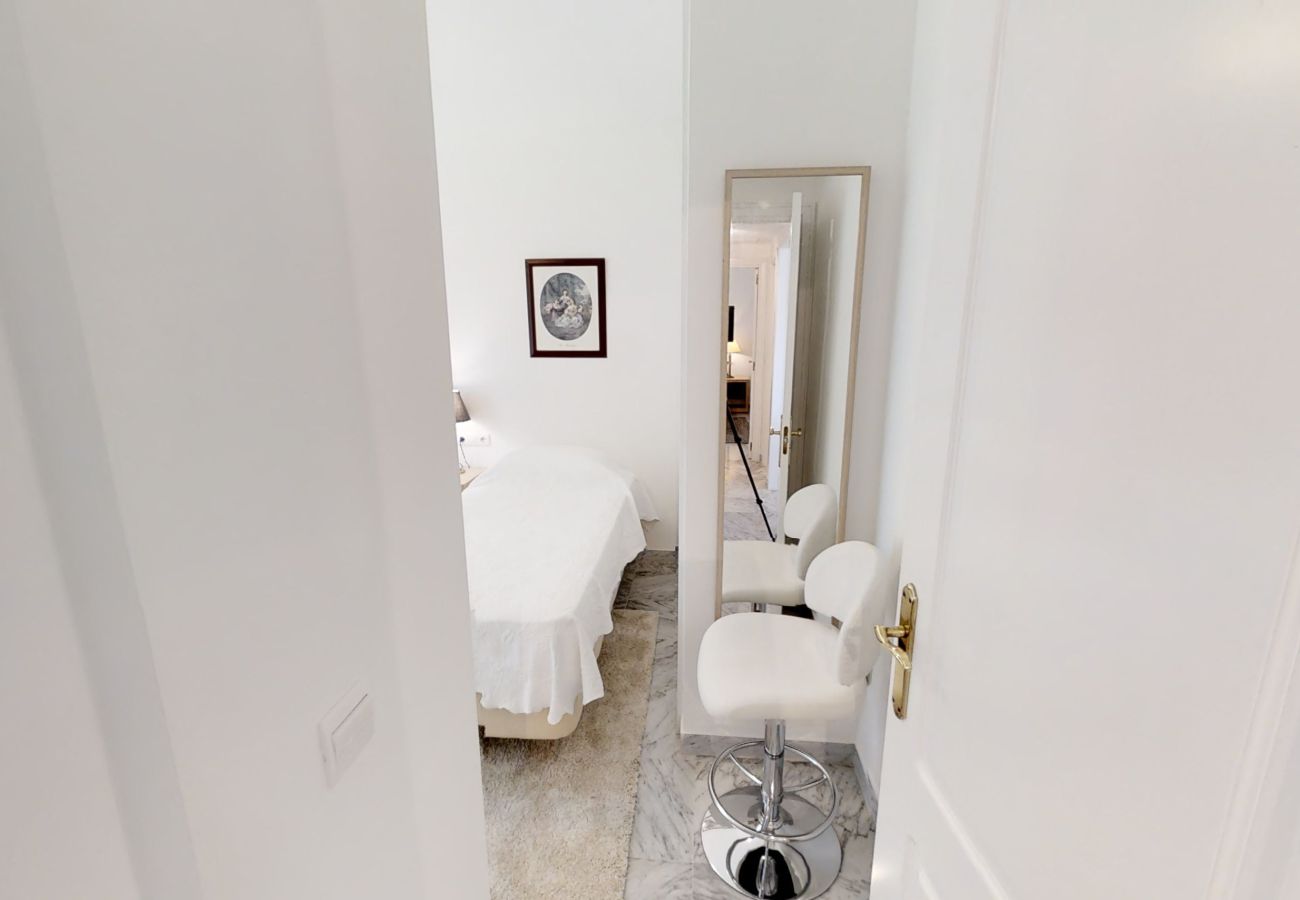 Apartment in San Pedro de Alcántara - 27683