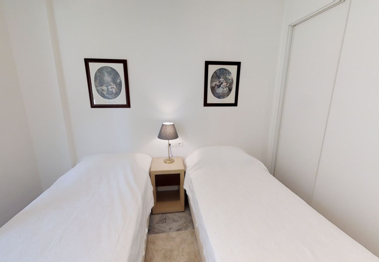 Apartment in San Pedro de Alcántara - 27683