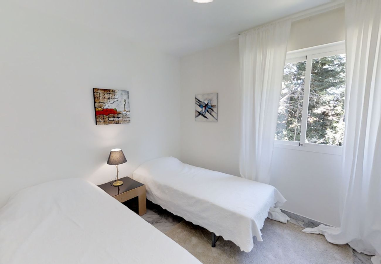 Apartment in San Pedro de Alcántara - 27683