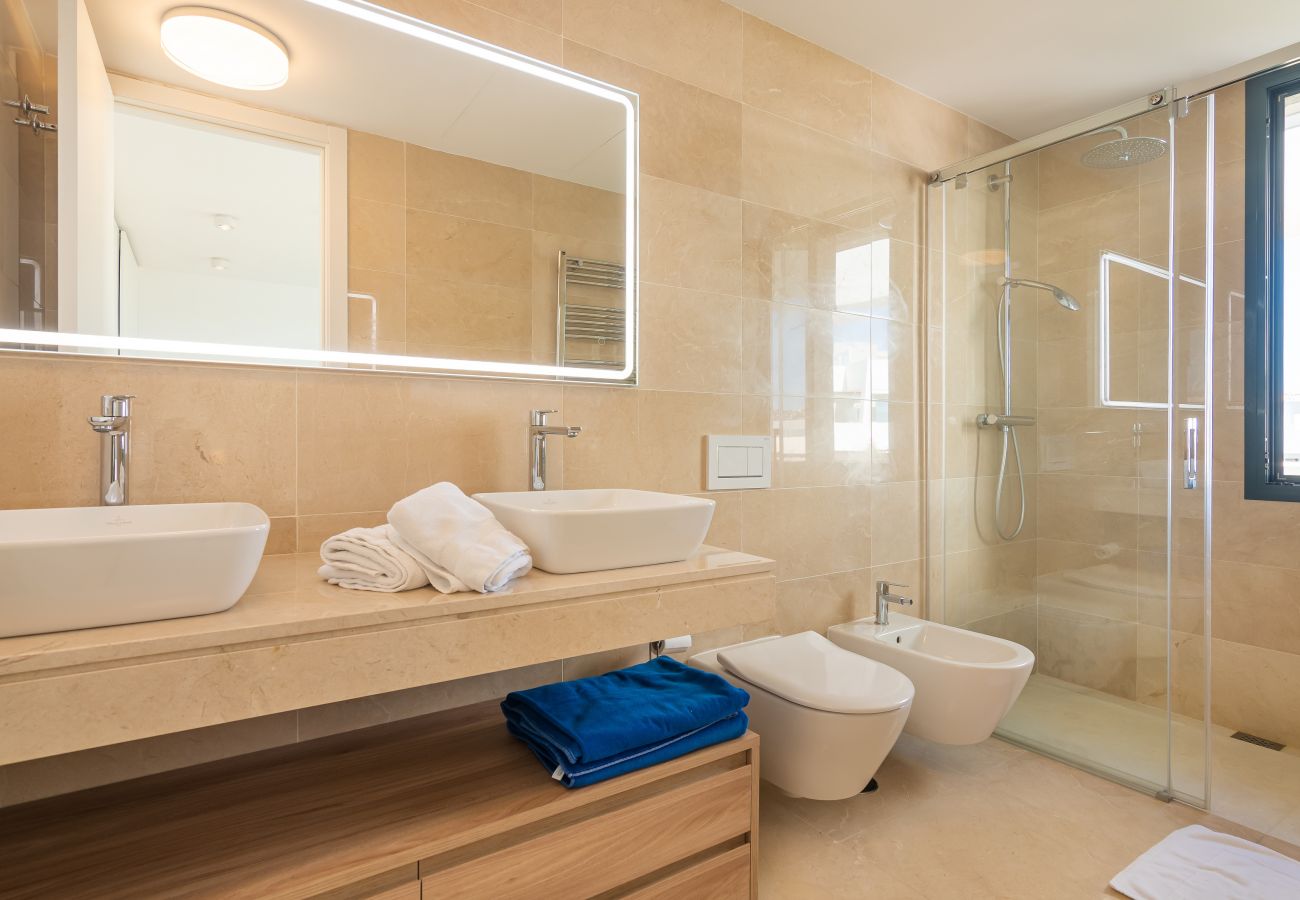 Townhouse in La Cala de Mijas - Modern Townhouse with rooftop plunge pool