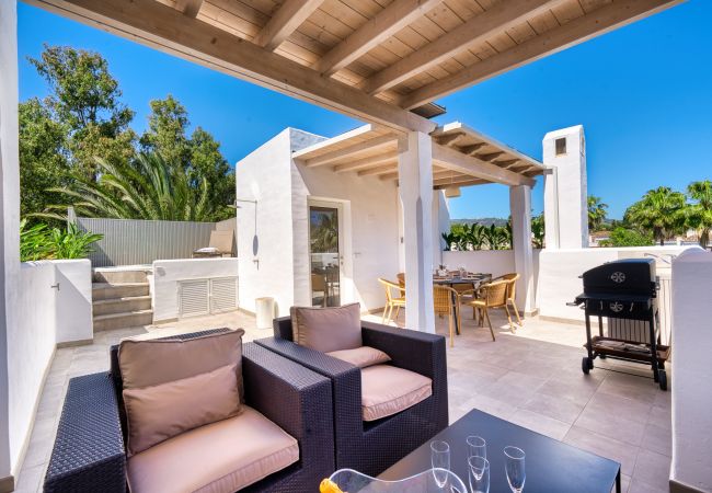 Apartment in Marbella - 1081 Luxurious Beachfront Penthouse with Jacuzzi Apartment in Marbella - 1081 Luxurious Beachfront Penthouse with Jacuzzi