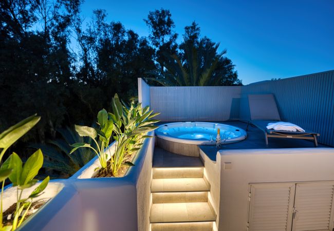 Apartment in Marbella - 1081 Luxurious Beachfront Penthouse with Jacuzzi Apartment in Marbella - 1081 Luxurious Beachfront Penthouse with Jacuzzi