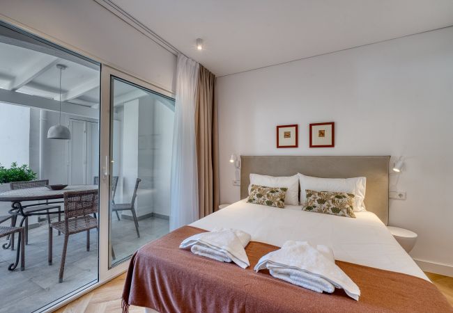 Apartment in Marbella - 1081 Luxurious Beachfront Penthouse with Jacuzzi Apartment in Marbella - 1081 Luxurious Beachfront Penthouse with Jacuzzi