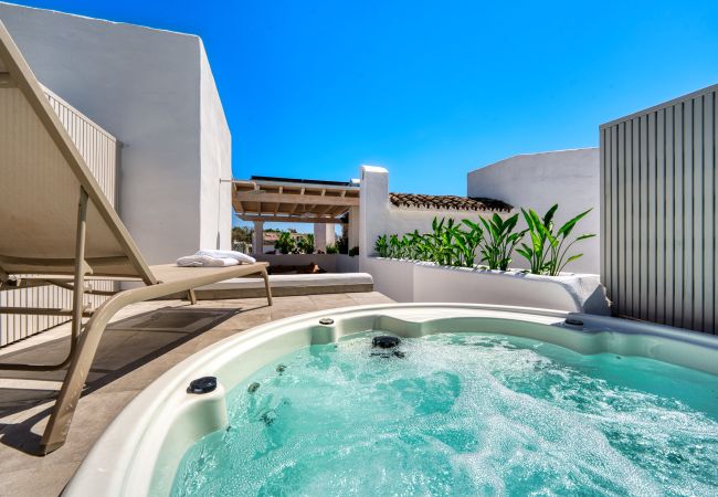  in Marbella - 1081 Luxurious Beachfront Penthouse with Jacuzzi