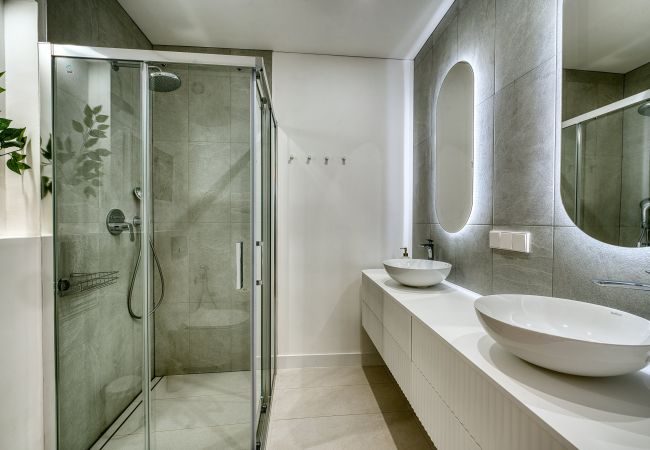 Apartment in Marbella - 1081 Luxurious Beachfront Penthouse with Jacuzzi Apartment in Marbella - 1081 Luxurious Beachfront Penthouse with Jacuzzi