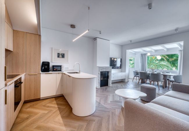 Apartment in Marbella - 1081 Luxurious Beachfront Penthouse with Jacuzzi Apartment in Marbella - 1081 Luxurious Beachfront Penthouse with Jacuzzi