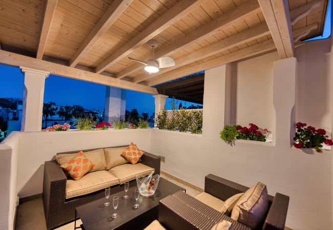 Apartment in Marbella - 1081 Luxurious Beachfront Penthouse with Jacuzzi Apartment in Marbella - 1081 Luxurious Beachfront Penthouse with Jacuzzi