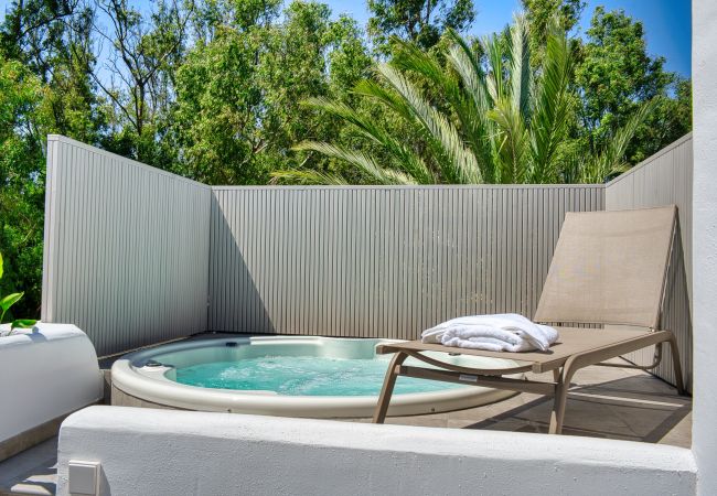 Apartment in Marbella - 1081 Luxurious Beachfront Penthouse with Jacuzzi Apartment in Marbella - 1081 Luxurious Beachfront Penthouse with Jacuzzi