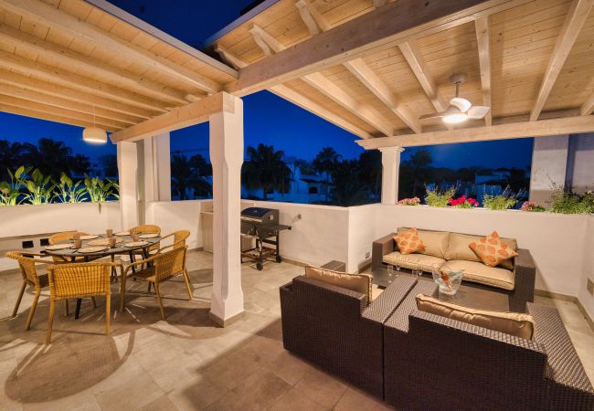 Apartment in Marbella - 1081 Luxurious Beachfront Penthouse with Jacuzzi Apartment in Marbella - 1081 Luxurious Beachfront Penthouse with Jacuzzi