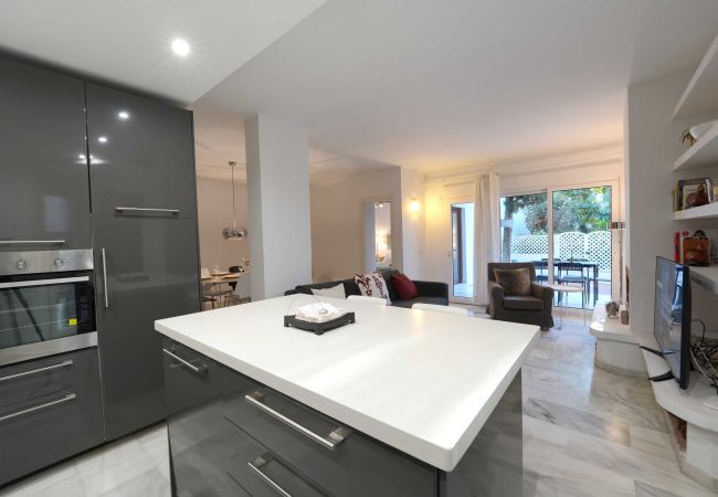 Apartment in Marbella - 2039 Cozy Beachfront Apartment on Golden Beach Apartment in Marbella - 2039 Cozy Beachfront Apartment on Golden Beach